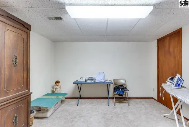 Photo of 102 Robert St, Hutchinson, KS