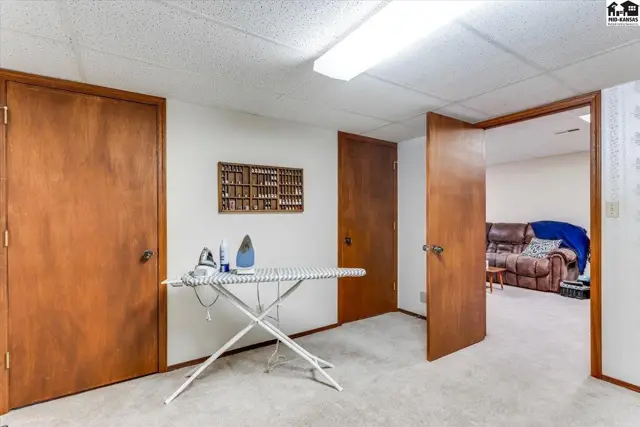 Photo of 102 Robert St, Hutchinson, KS