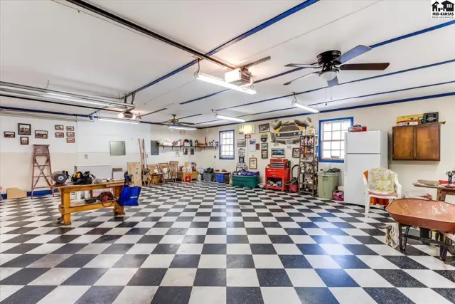 Photo of 102 Robert St, Hutchinson, KS