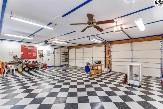 Photo of 102 Robert St, Hutchinson, KS