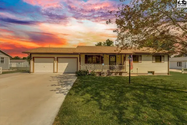 Photo of 102 Robert St, Hutchinson, KS