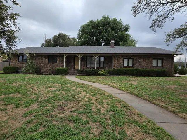 Photo of 901 E 27th Ave, Hutchinson, KS
