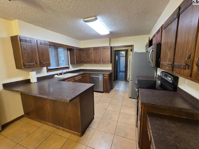 Photo of 901 E 27th Ave, Hutchinson, KS