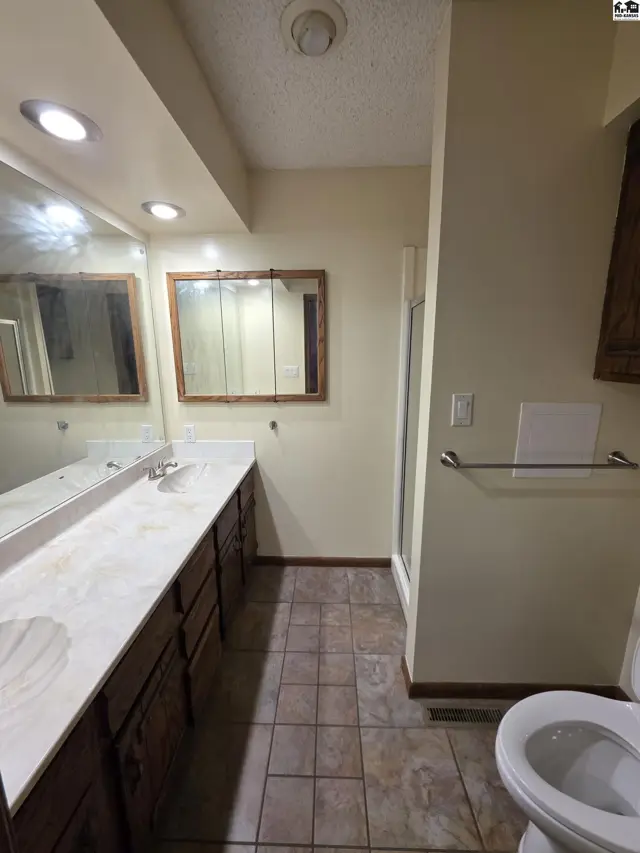 Photo of 901 E 27th Ave, Hutchinson, KS