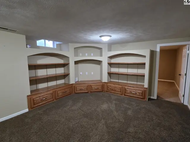 Photo of 901 E 27th Ave, Hutchinson, KS
