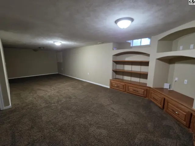 Photo of 901 E 27th Ave, Hutchinson, KS