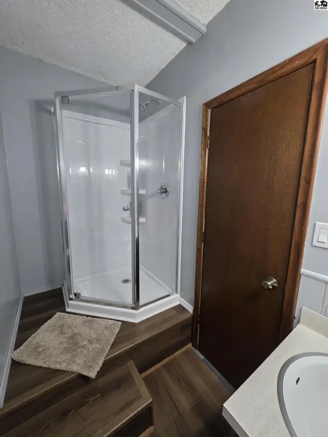 Photo of 901 E 27th Ave, Hutchinson, KS