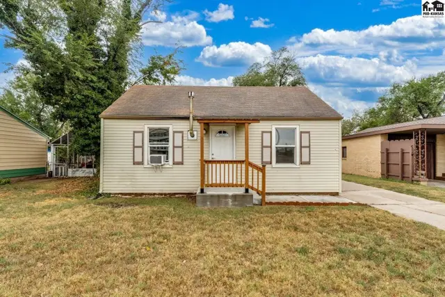 Photo of 713 E 11th Ave, Hutchinson, KS
