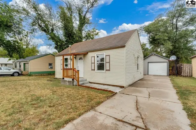 Photo of 713 E 11th Ave, Hutchinson, KS