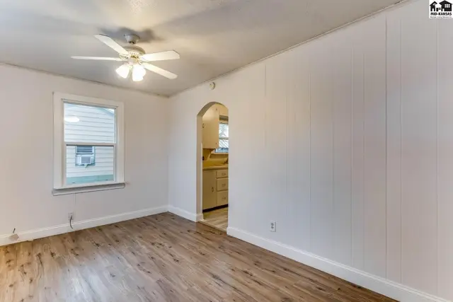 Photo of 713 E 11th Ave, Hutchinson, KS