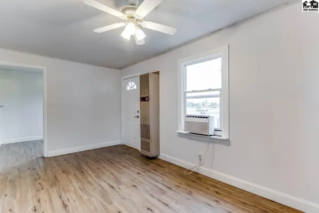 Photo of 713 E 11th Ave, Hutchinson, KS