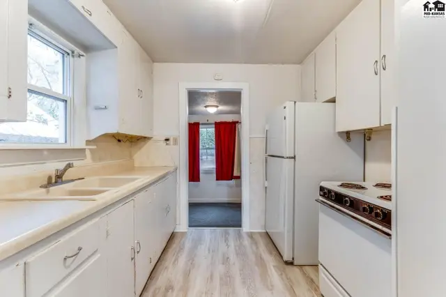 Photo of 713 E 11th Ave, Hutchinson, KS