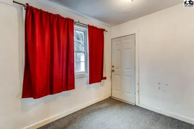 Photo of 713 E 11th Ave, Hutchinson, KS
