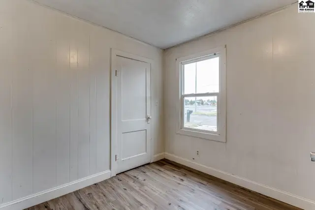 Photo of 713 E 11th Ave, Hutchinson, KS