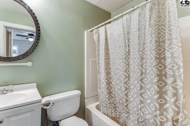 Photo of 713 E 11th Ave, Hutchinson, KS