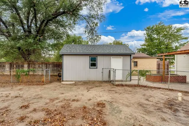 Photo of 713 E 11th Ave, Hutchinson, KS