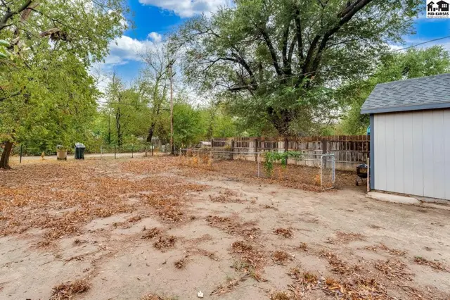 Photo of 713 E 11th Ave, Hutchinson, KS