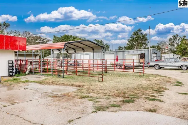 Photo of 2021 E 4th, Hutchinson, KS