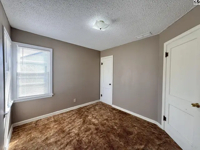Photo of 916 E 8th Ave, Hutchinson, KS