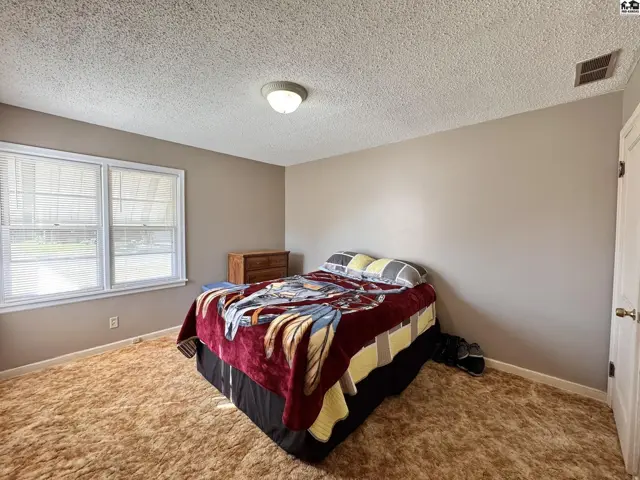 Photo of 916 E 8th Ave, Hutchinson, KS