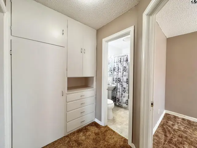 Photo of 916 E 8th Ave, Hutchinson, KS