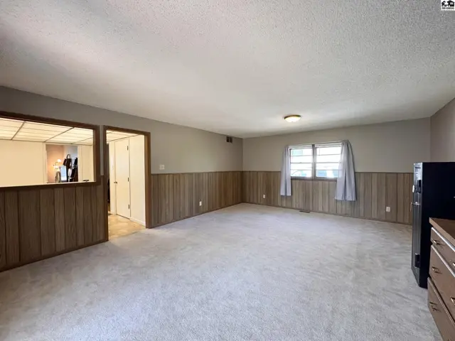 Photo of 916 E 8th Ave, Hutchinson, KS