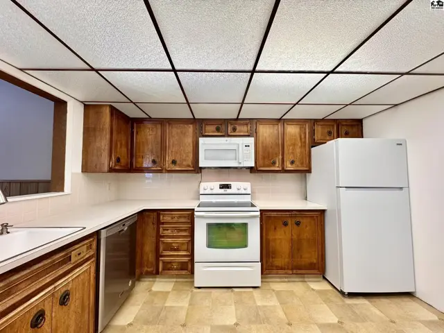 Photo of 916 E 8th Ave, Hutchinson, KS