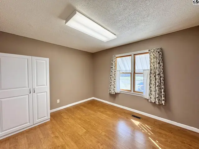 Photo of 916 E 8th Ave, Hutchinson, KS