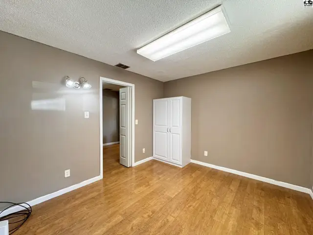 Photo of 916 E 8th Ave, Hutchinson, KS