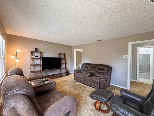 Photo of 916 E 8th Ave, Hutchinson, KS