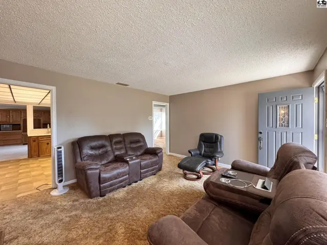 Photo of 916 E 8th Ave, Hutchinson, KS