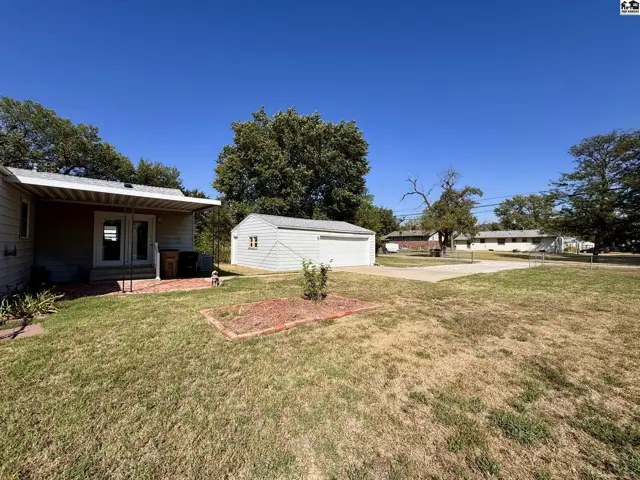 Photo of 916 E 8th Ave, Hutchinson, KS