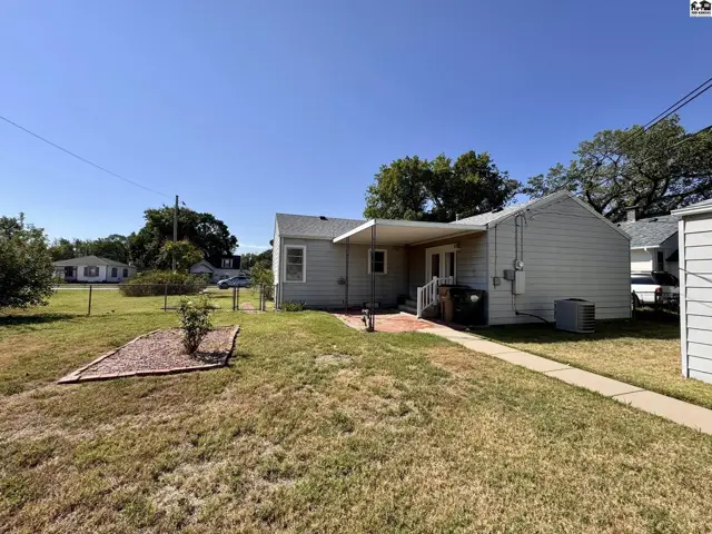 Photo of 916 E 8th Ave, Hutchinson, KS