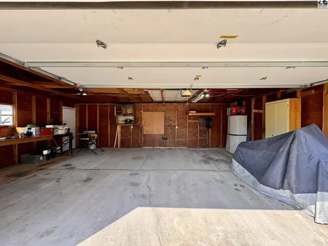 Photo of 916 E 8th Ave, Hutchinson, KS