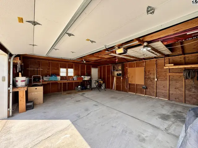 Photo of 916 E 8th Ave, Hutchinson, KS