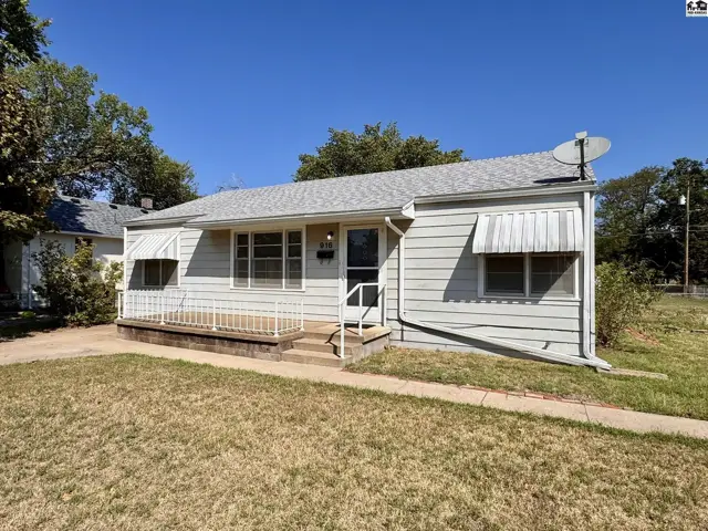 Photo of 916 E 8th Ave, Hutchinson, KS