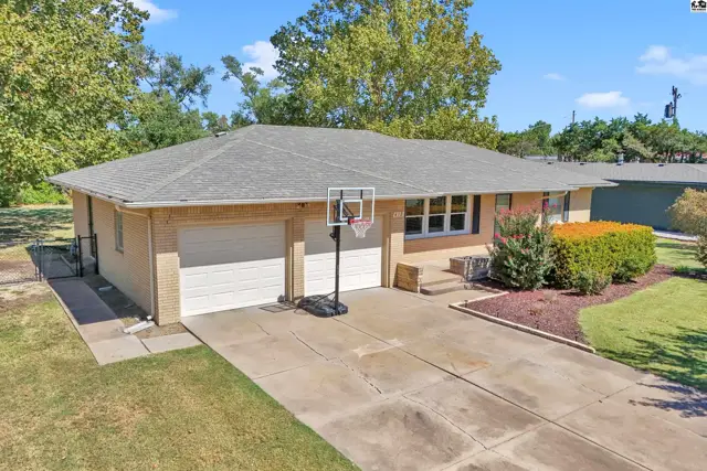 Photo of 412 SE 11th St., Newton, KS
