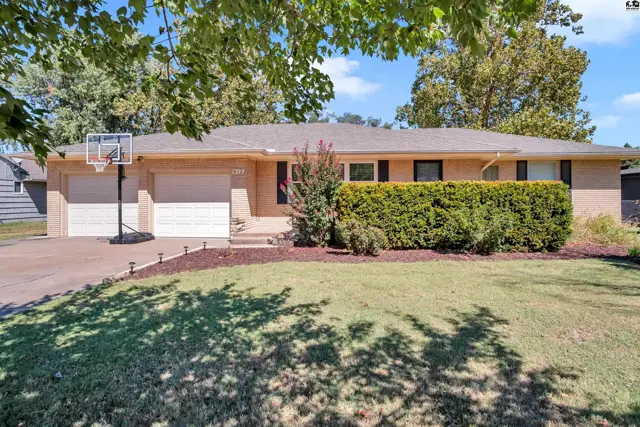Photo of 412 SE 11th St., Newton, KS