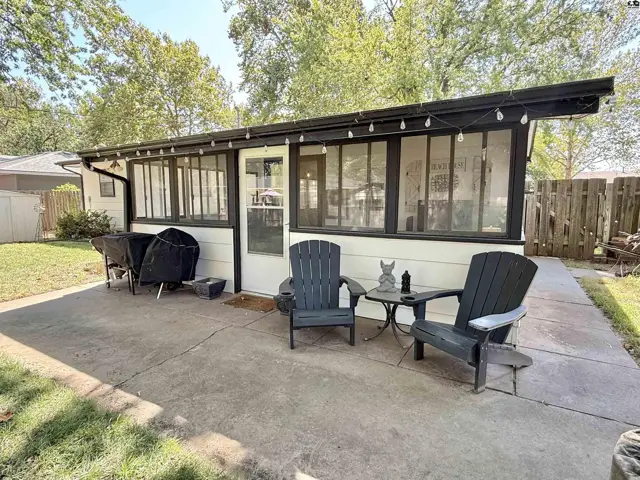 Photo of 912 E 31st Terr, Hutchinson, KS