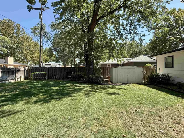 Photo of 912 E 31st Terr, Hutchinson, KS