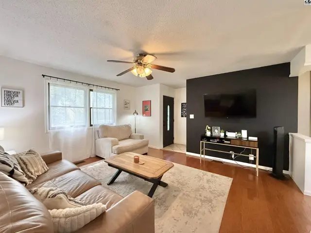 Photo of 912 E 31st Terr, Hutchinson, KS
