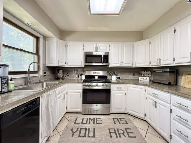 Photo of 912 E 31st Terr, Hutchinson, KS