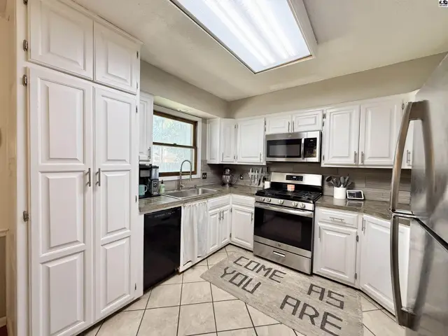 Photo of 912 E 31st Terr, Hutchinson, KS