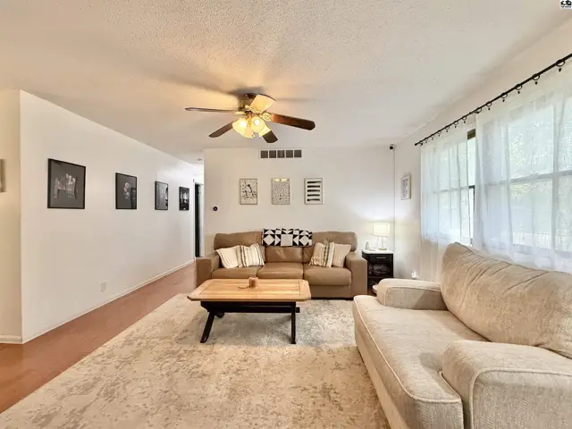 Photo of 912 E 31st Terr, Hutchinson, KS