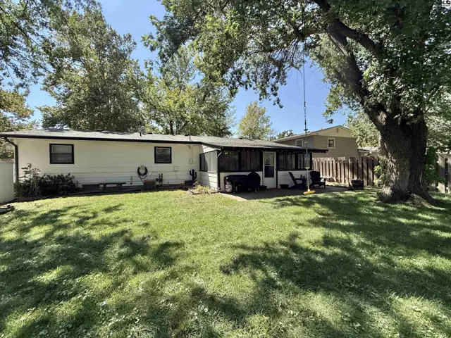 Photo of 912 E 31st Terr, Hutchinson, KS