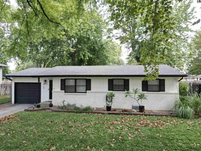 Photo of 912 E 31st Terr, Hutchinson, KS