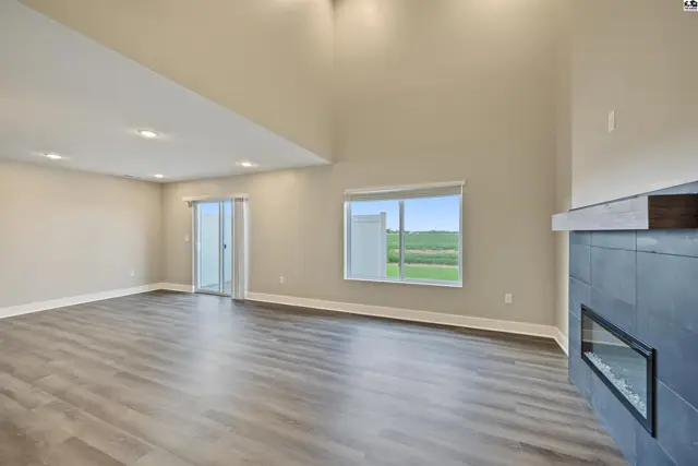 Photo of 1224 Steve Hawley Ln, Salina, KS