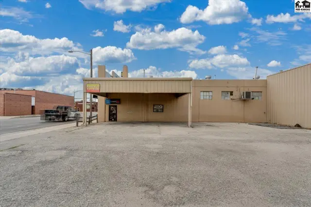 Photo of 104 E 4th Ave, Hutchinson, KS
