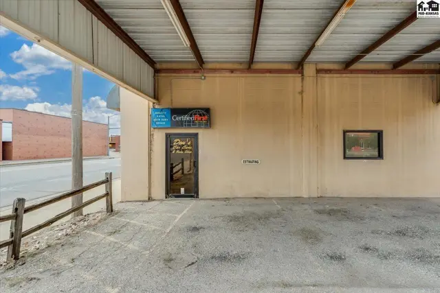 Photo of 104 E 4th Ave, Hutchinson, KS