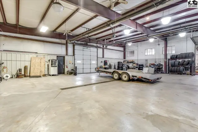 Photo of 104 E 4th Ave, Hutchinson, KS